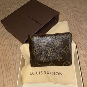 AUTHENTIC Louis Vuitton Men’s Monogram Billfold Wallet